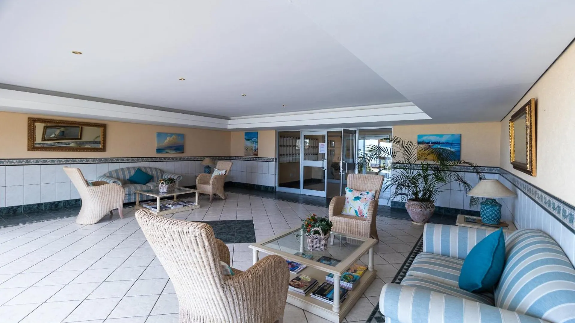 Blakes Terrace 903 ストランド